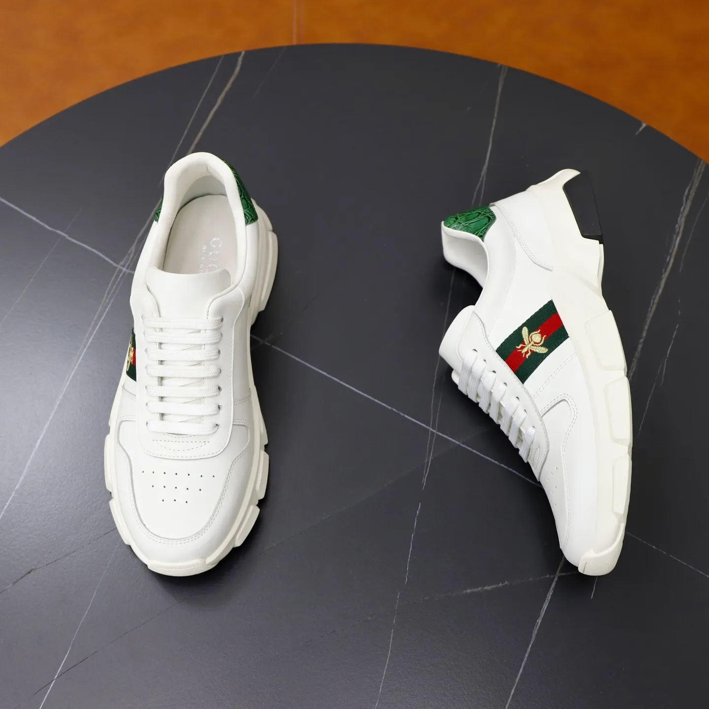 Ex-factory price: 540💰💰🙅‍♂️🙅‍♂️🙅‍♂️ Brand: GUCCI Standard code: 38-44 (45 customized) Grade: Same as the official website Material: Cowhide stitching Comfortable and breathable sheepskin lining Lightweight and wear-resistant sports outsole Style category: Men's fashionable casual shoes Running sports shoes Distinguished luxury brand elements Top luxury color: actual picture color